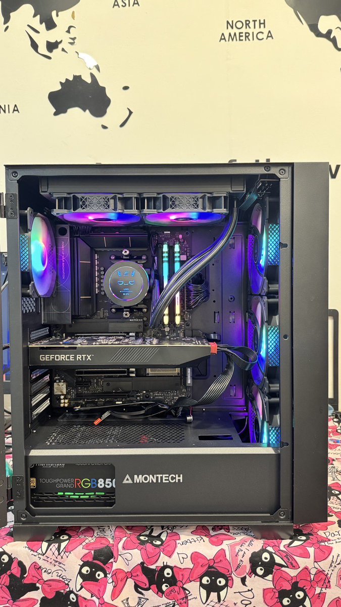 《抽獎》《賣電腦》
聖誕節的最後一刻
我要來賣一台很好看的主機

還有送一份小禮物給大家  對  一台二手電腦

I5-6500搭配隨機顯示卡（看我有多啥）

處理器：AMD R9-5900X 12核心24序
水冷：富鈞Forza Oii 240液晶水冷
記憶體：DDR4-3200 16G*2 ARGB
主機板：ASUS Proart B550-Creater
硬碟： AI818