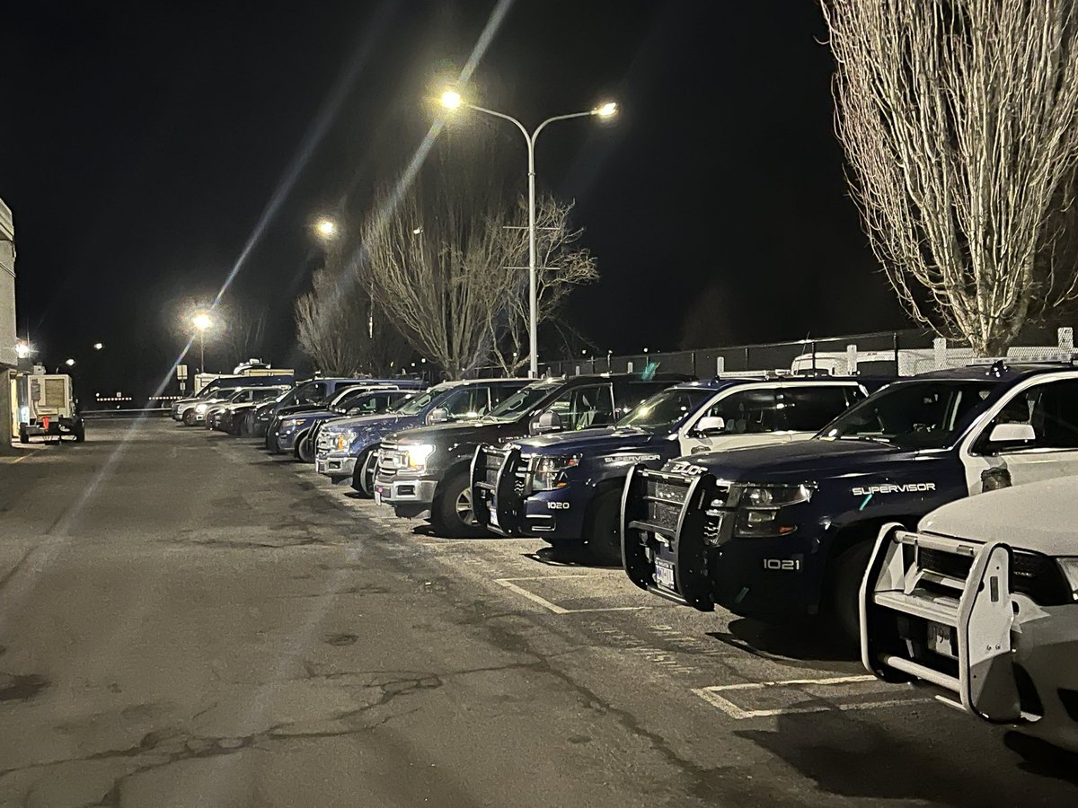 I just spent a few special minutes with <a href="/SaanichPolice/">Saanich Police</a> officers on C Platoon at morning muster.  As always, they are ready to serve with honour &amp; pride to keep our community safe. Thinking of all first responders, medical staff &amp; people reporting for duty today to help others.