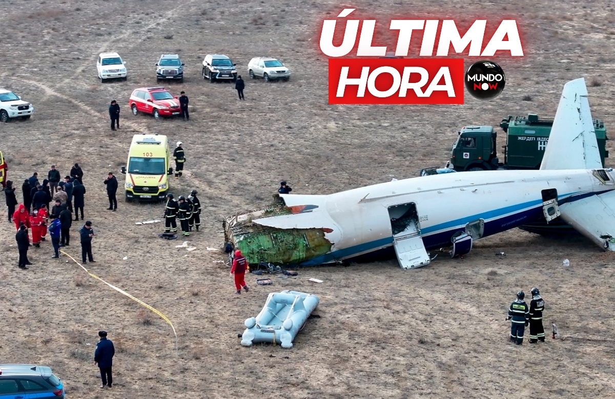 MundoNowOficial's tweet image. UNA TRISTE NAVIDAD; SE ESTRELLA AVIÓN Y REPORTAN HERIDOS Y MUERT0S. Lamentable accidente aéreo en las primeras horas de este miércoles (VIDEOS) 👉 mundo.social/4iJL7ym #Kazakistan #KazakhstanPlaneCrash #MundoNow