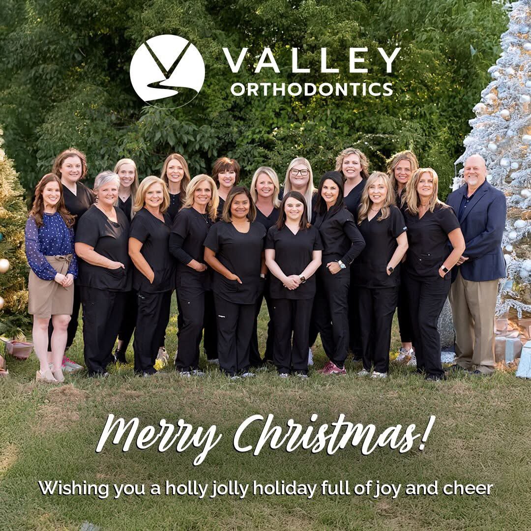 DrLewSample's tweet image. All we want for Christmas is… bright, beautiful smiles! 😁🎄 Wishing you a holly jolly holiday full of joy and cheer from all of us at Valley Orthodontics.

#valleyorthodontics #drlauren #drsample #hartselleal #hartselleorthodontists