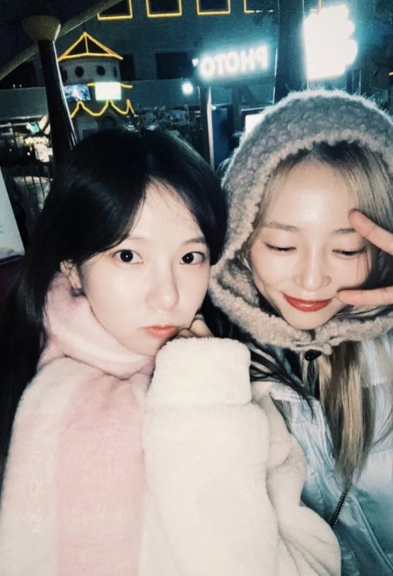 yujinzones's tweet photo. yujin made a bbl live from yeeun's house 🎄🤍🥹 https://t.co/Sfun8iMjJu
