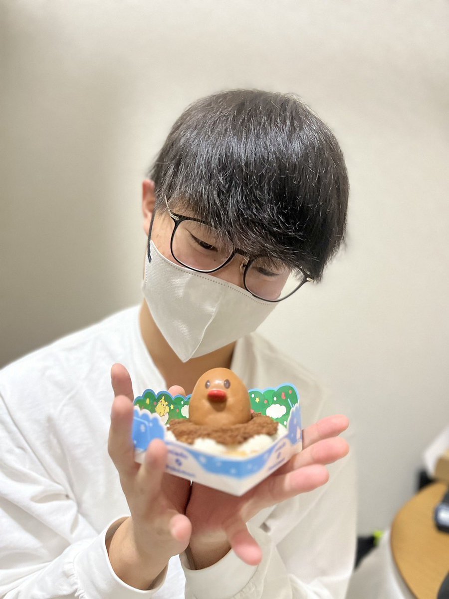 ClXh76's tweet photo. 写真の画像が悪すぎるから再投稿。
うーんうん！楽しかったよ
初めてのつるとんたんだったね(どらが)
僕は初めてのディルじゃなくてディグダだったよー
徹子ケーキのはずだったんだけどね。汚い。 https://t.co/Lw4zk9RfJ7