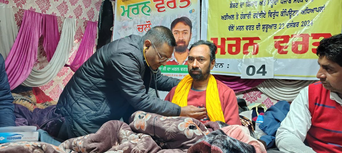 SushilAngural's tweet photo. @AAPPunjab @AroraAmanSunam @mlasherykalsi Computer teacher jony single is also sitting on Maran vart against false promise made by your party in Sangrur no App MLA or CM bothers to meet him in his hometown before DC office very shamefull https://t.co/hIPtHIagKm