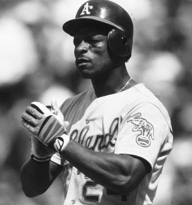 rickey939's tweet image. Merry Christmas friends and happy heavenly 66th to my hero! I hope you are playing catch with my Dad and all the angels in the outfield today…💚🙏🐐⚾️#rickeyhenderson #24ever