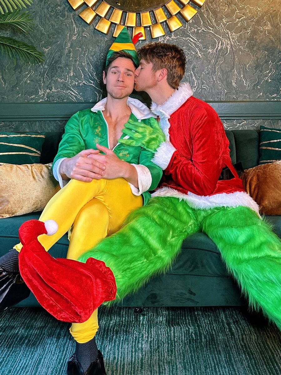 scottydynamo's tweet image. Merry Christmas! ❤️💚🎁