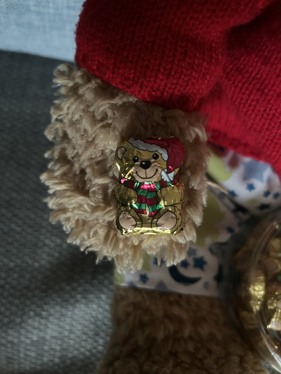 Happy holidays! Hope everyone has a good day. 🎄🎅🦌☃️

Feel free to help yourself to some of my Christmas choccies 🍫 😋 

Apologies for the lack of cards this year, we’ve been very busy so made a charity donation instead.