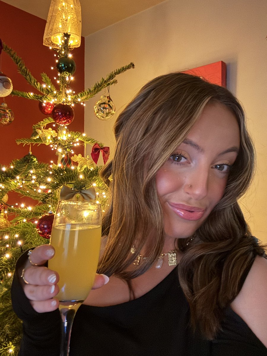 merry christmas <a href="/NewHopeBlake/">Blake Richardson</a> <a href="/NewHopeReece/">Reece Bibby</a> <a href="/NewHopeGeorge/">George</a> ! love you all endlessly, have a wonderful day❤️🎄✨🎅🏼