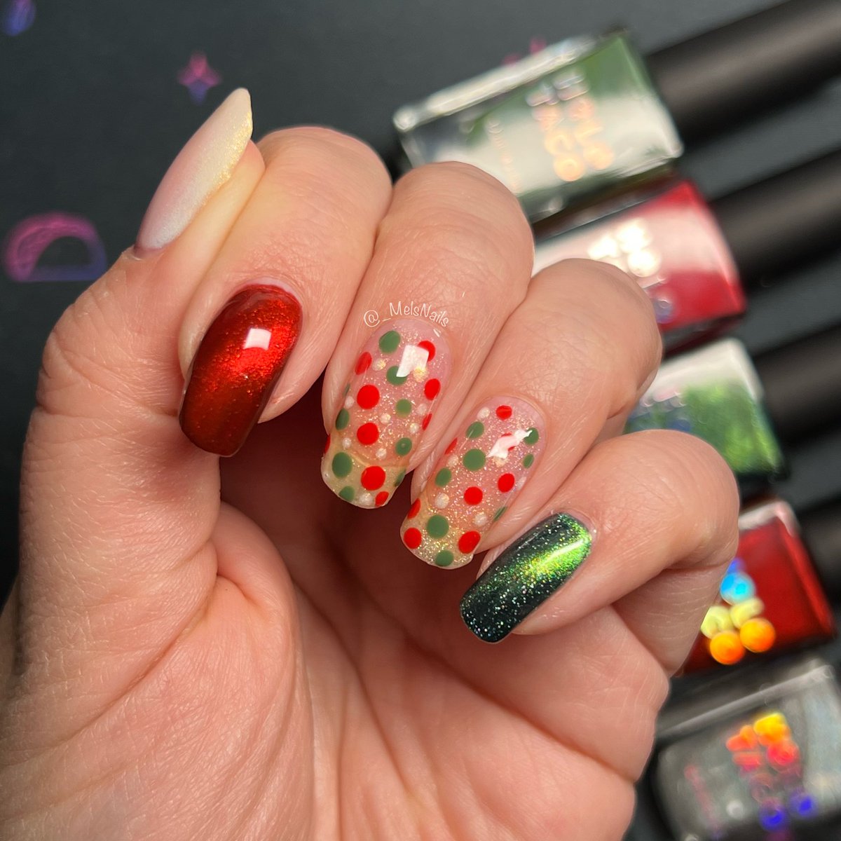 _MelsNails's tweet photo. Holiday Dotticure! 💅🏻
@holotaco #LeftOnRed #ModestMoss #SacrificialLacquer #WickedPotion #LinearHoloTaco #GlazedOver
#HoloTaco #melsnails #NailArt https://t.co/A7ggNOl4Lp