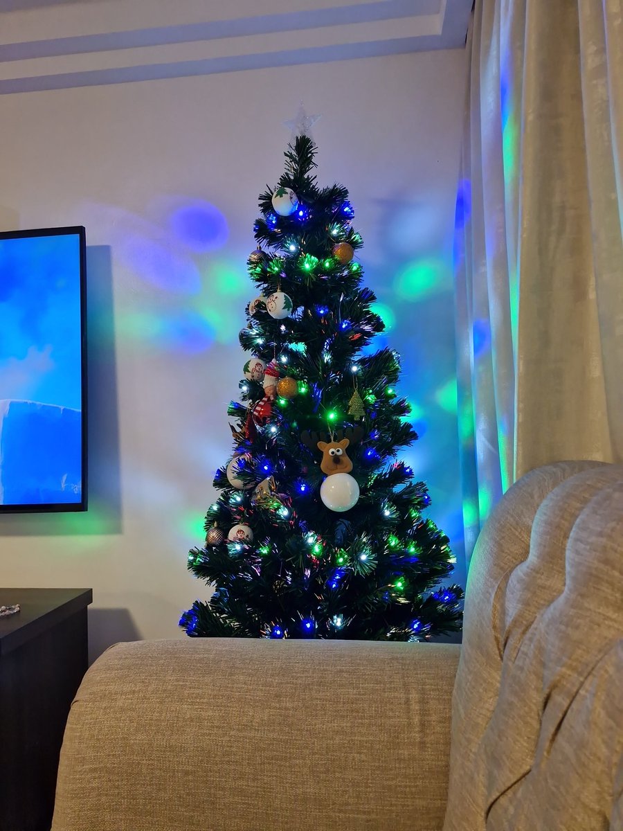 Manyarkittah's tweet photo. Here's to the growth, the peace, the abundance, and the happiness we have experienced this year. May He always be on your side.  Happy Holidays ❤️ https://t.co/M3bn7CjZN6