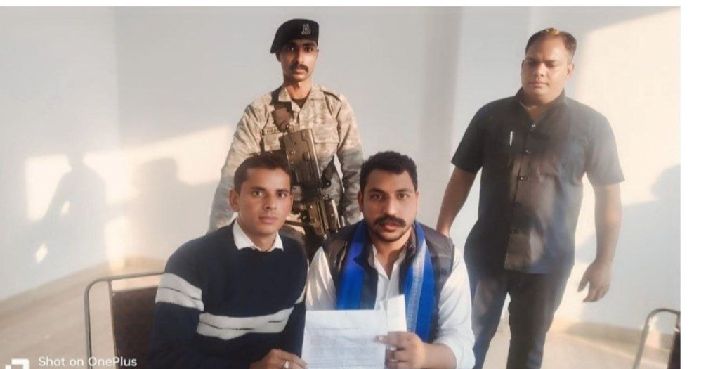 Vipinyadav9237's tweet photo. आज बिजनौर के नगीना से सांसद चंद्रशेखर आजाद जी को पंचायत सहायक की समस्याओं के संबंध में अमरोहा से  एडमिन शाहरुख चौधरी द्वारा ज्ञापन सौंपा गया https://t.co/1oZcPaKKRx