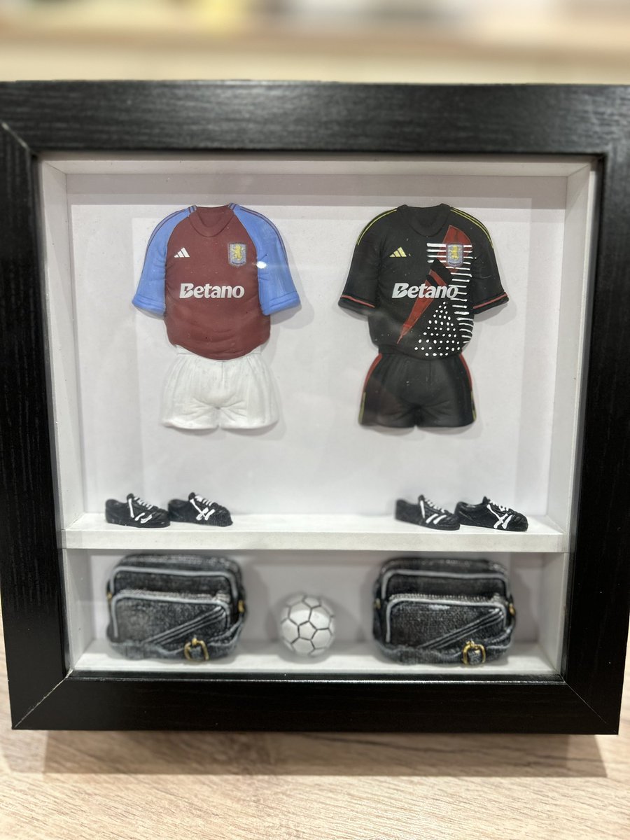 Merry Christmas to big #Villa fan Jonathan who had a home and Martinez double #AVFC #Martinez