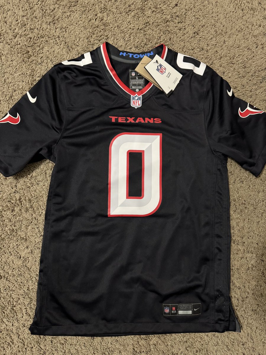 mybloodylos's tweet photo. shoutout to my girlfriend #freeazeez https://t.co/BRArWakLa1