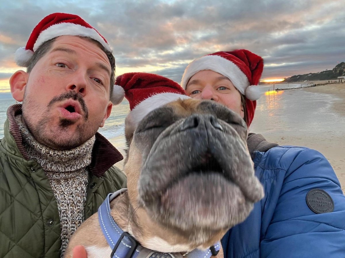 Bellyproof's tweet photo. Merry Christmas everyone xx https://t.co/HcMy2pwB00