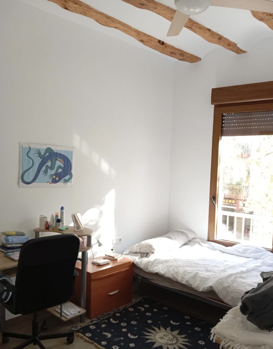 Se alquila habitación en una casa para estudiante por 150€ en ontinyent. Tiene 4 habitaciones y 2 baños. Esta recién reformada y con una terraza muy grande🌱🪴. Para entrar en febrero:)
