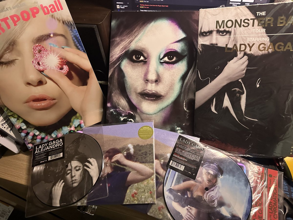 gaga20041210's tweet photo. best christmas night ever @ladygaga ，love u gaga https://t.co/GUsyYMWBBL