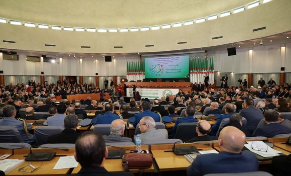 APS_Algerie's tweet photo. Rencontre #Gouvernement-#walis: reprise des travaux de la deuxième journée
🔗https://t.co/CxkCW8uQRQ https://t.co/bPbKTdpq89