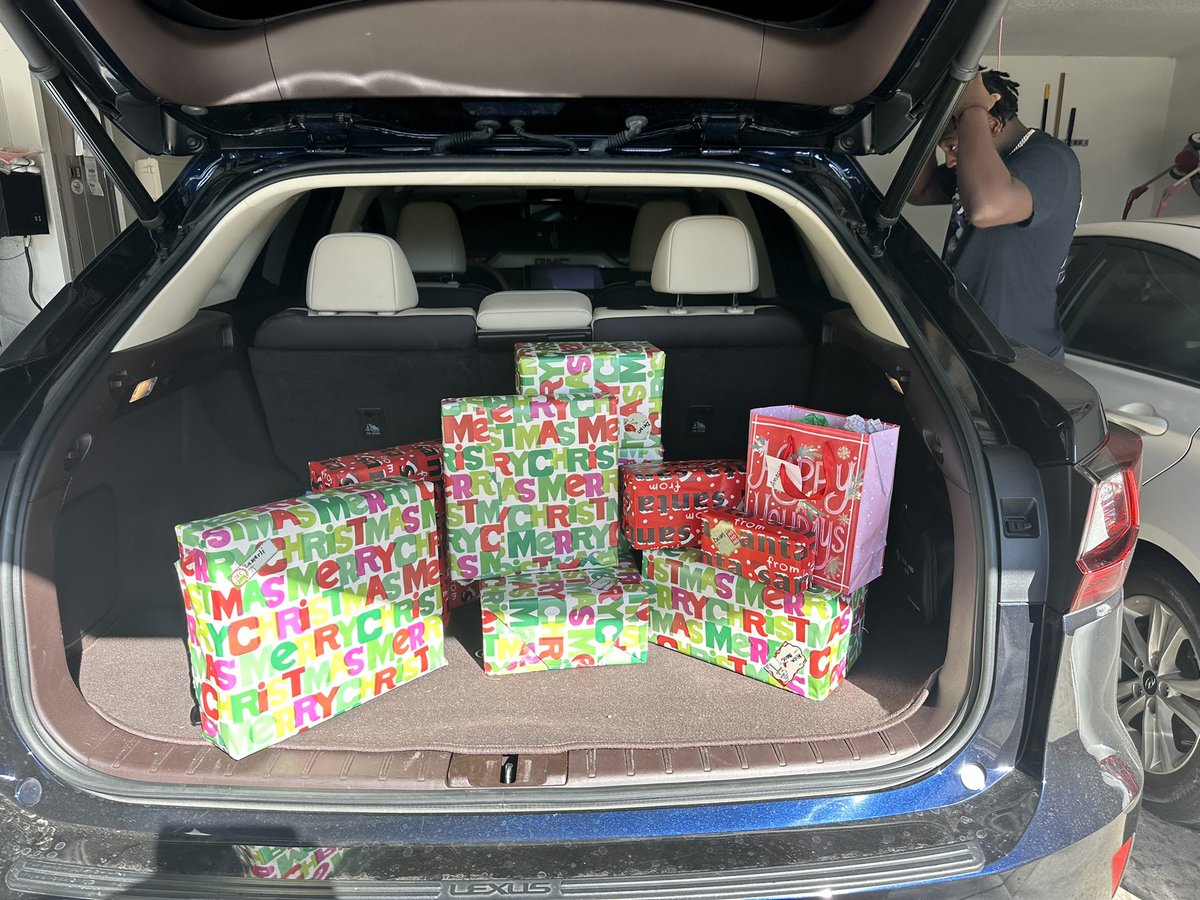 Blessed to be a blessing this holiday season in my hometown🙏🏾 . "For it is in giving that we receive." - Francis of Assisi