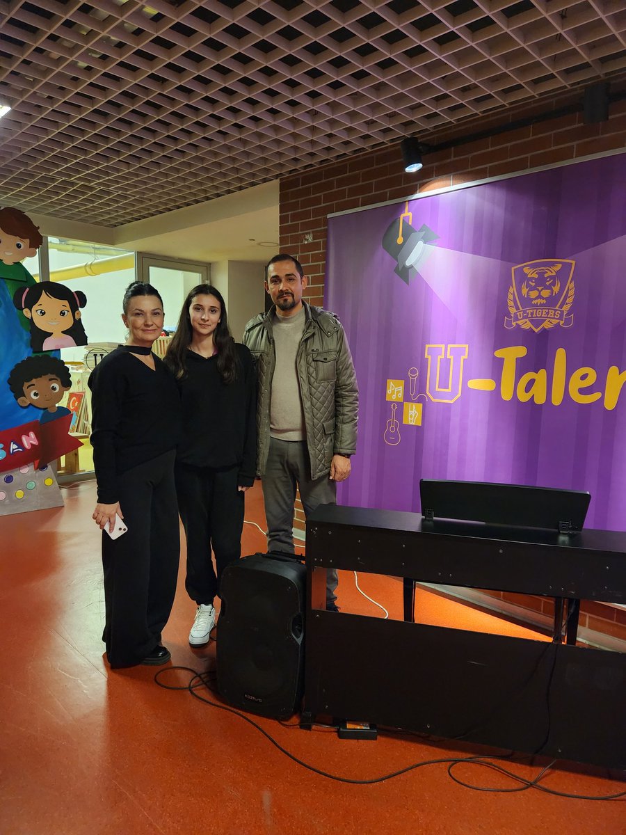UOGaziemir's tweet photo. 🎹✨Bugün "U-Talent" köşemizde 9Fen-A sınıfından Yağmur Şevval ÖZDEMİR, harika bir piyano dinletisiyle bizlerleydi. 🎶
Melodileriyle kulaklarımızın pasını silen bu yetenekli öğrencimize teşekkür ediyoruz! 👏🌟
#UğurOkulları
#GaziemirKampüs
#UTalent https://t.co/LvDjaaWVjf