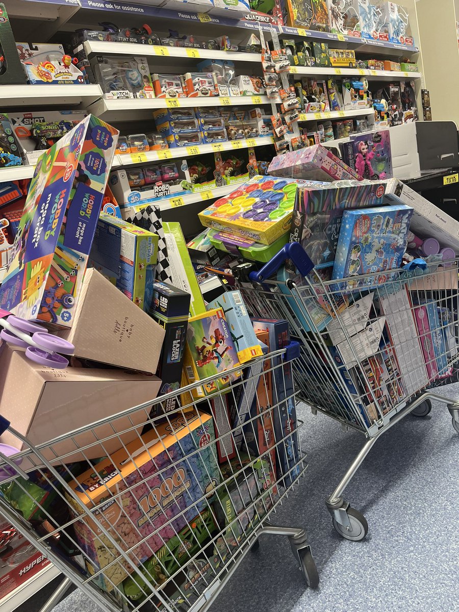 Thank you to the Nottingham Hospital Charity and Grant a Christmas Wish ⭐️we have been able to upgrade our playroom just before Christmas, we were able to go and buy toys and activities for everyone to enjoy and plug in our newly donated water sensory light🌈 photos consented 💕