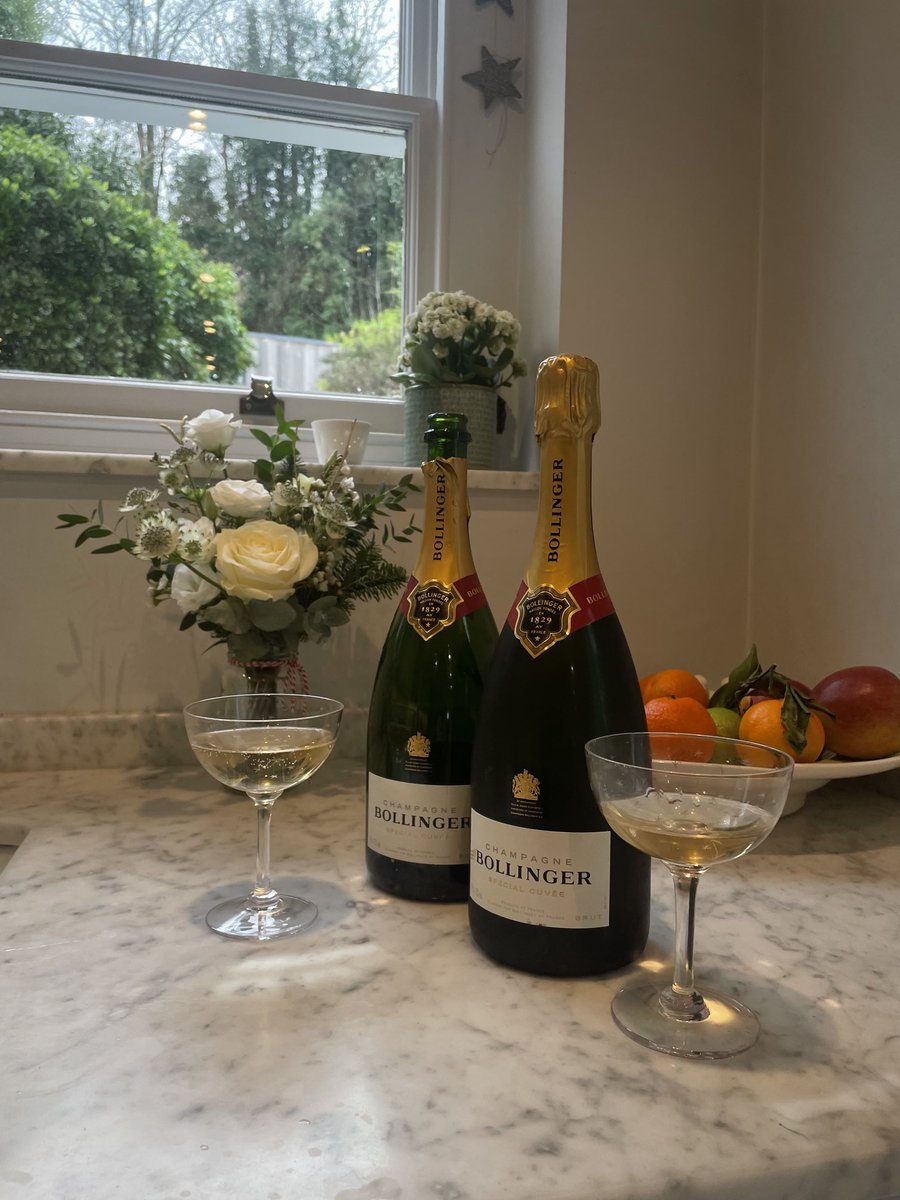 Well, that’s one bottle down so we can start moving from breakfast on to lunch …. Have a Merry Xmas 🎄 and good will to all