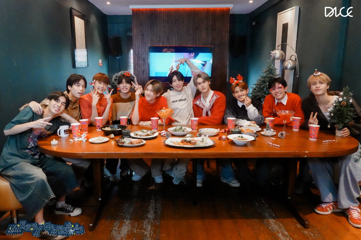 ขอให้น้องไดซ์ มีแต่รอยยิ้มและความสุขในทุกๆวันเลยนะคับ อยู่ฉลองคริสต์มาสด้วยกันไปนานๆเลย 🎄🪄
 #น้องไดซ์จ๋าซานตาพี่ไพรซ์มีอะไรจะบอก
#DICE_SONRAY