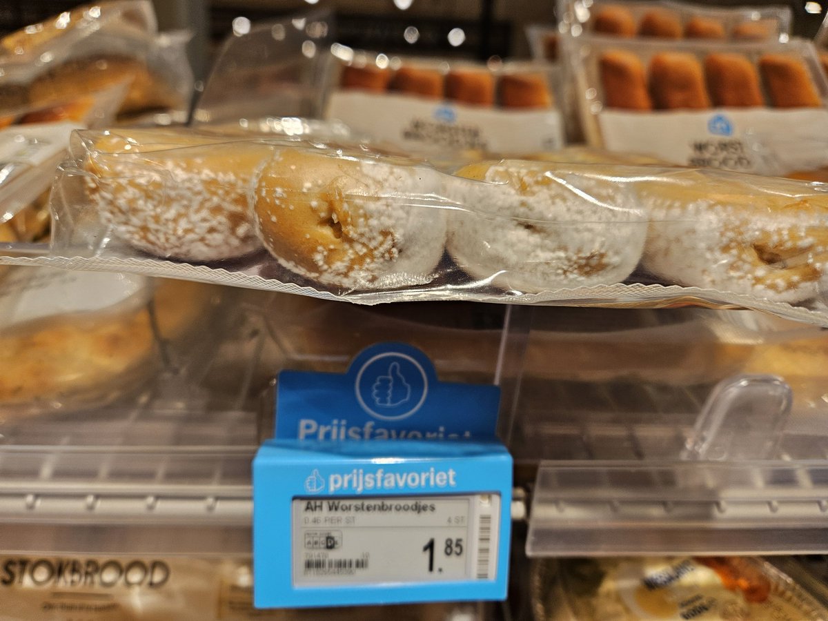 Erwin81494688's tweet image. @albertheijn Echt top dat jullie speciale kerst worstenbroodjes verkopen! Keer wat anders als die brabantse  

#kerstavond #albertheijn #ah #worstenbroodje