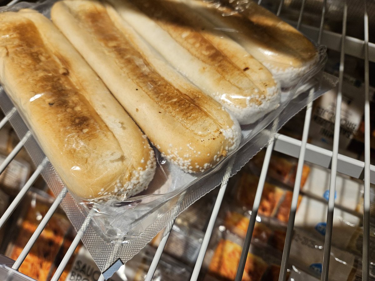 Erwin81494688's tweet image. @albertheijn Echt top dat jullie speciale kerst worstenbroodjes verkopen! Keer wat anders als die brabantse  

#kerstavond #albertheijn #ah #worstenbroodje