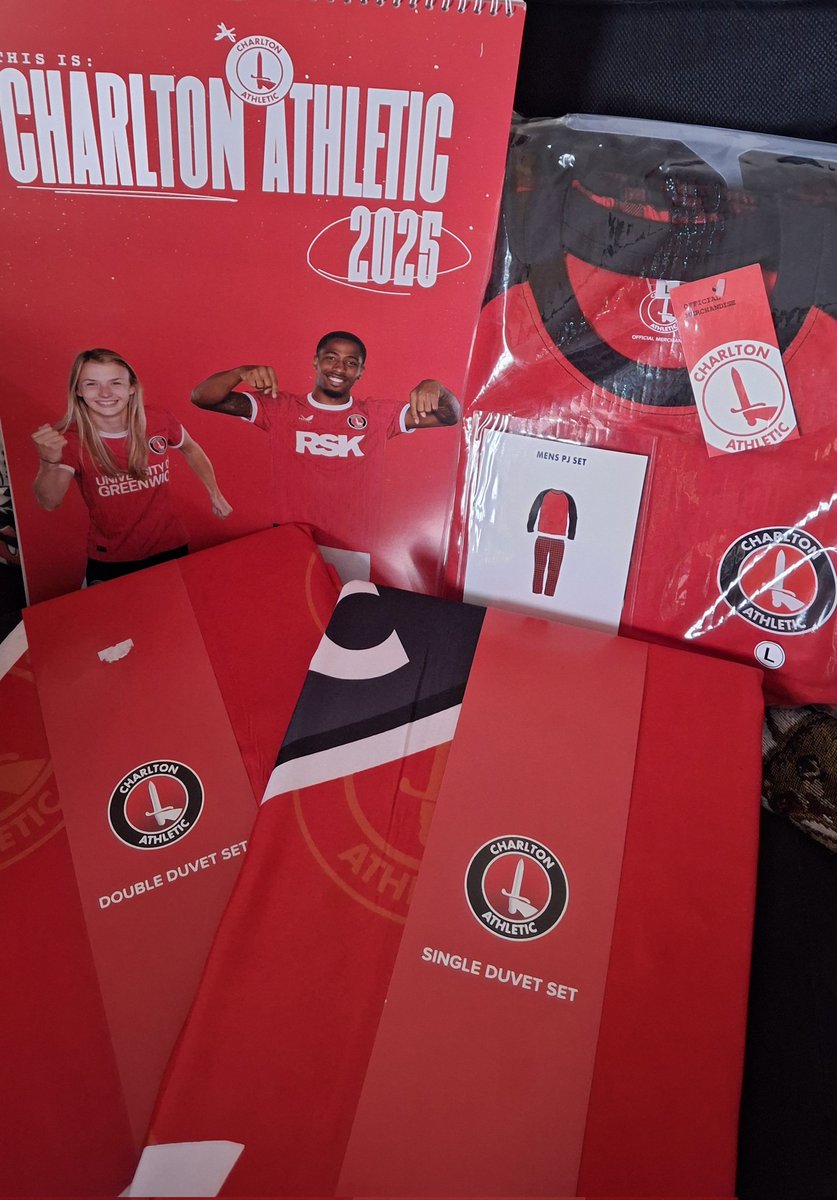 Owen77Kelly's tweet photo. @CAFCofficial My husband and son's little christmas stash😃⚽️🎄🎁
Merry Christmas 🎉🎅 https://t.co/XaOAWzq7qu