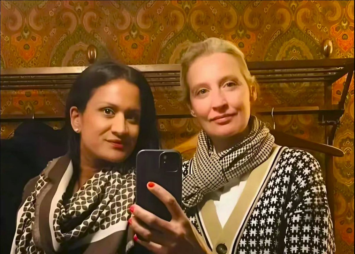 Telegram Fundstück

"Alice Weidel und ihre Lebensgefährtin wünschen frohe Weihnachten…
Also nur zum Verständnis: Lesbisch, dunkelhäutig. Und ich dachte immer die AFD sei homophop und rassistisch … 
FakeNews von Politik und Medien sind manchmal leicht zu erkennen"