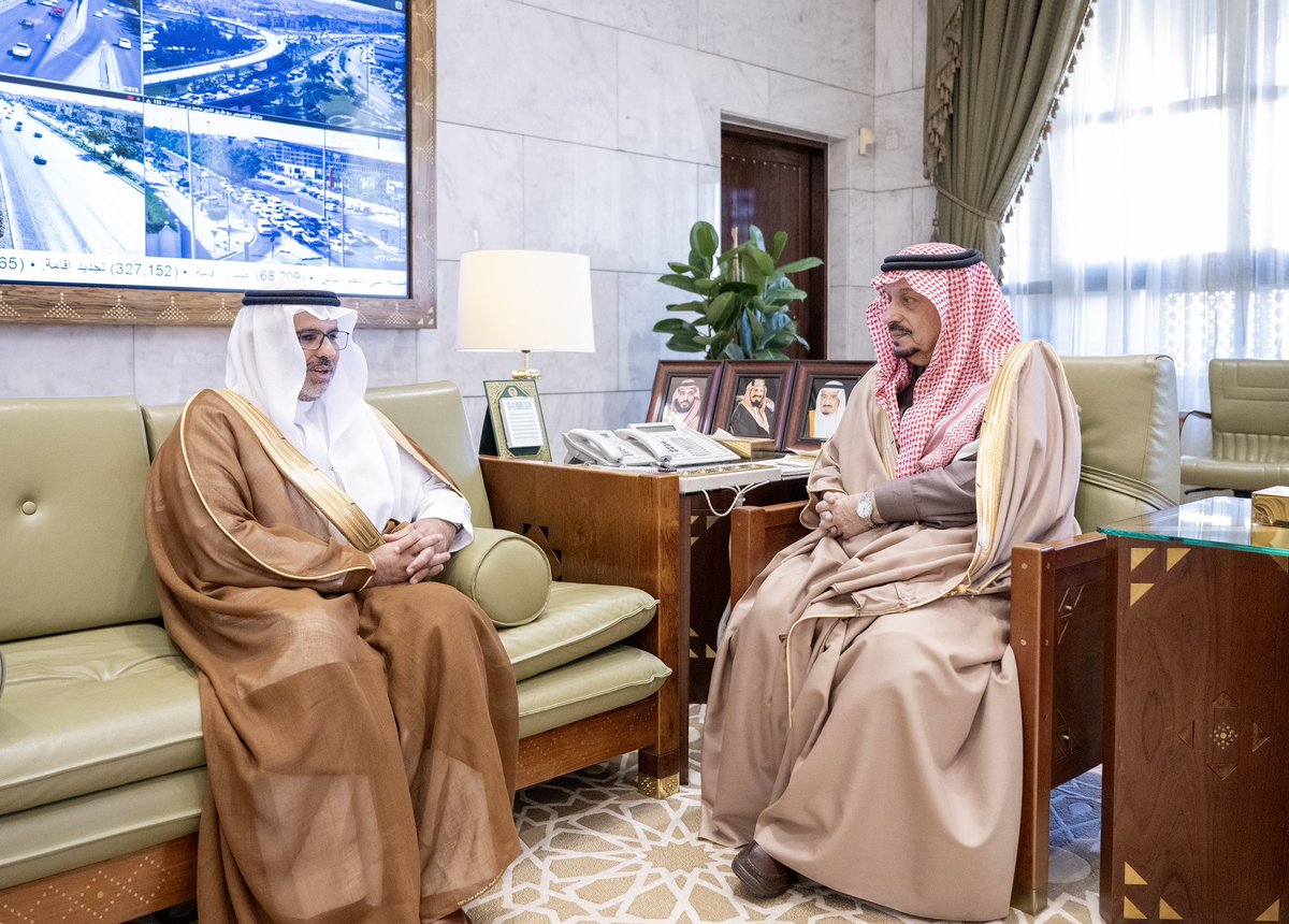 emara_alriyadh's tweet photo. سمو الأمير فيصل بن بندر يطّلع على جهود وإنجازات جامعة شقراء. 
https://t.co/VjXXgYFvgL

#إمارة_الرياض https://t.co/VBsDTIRTeQ
