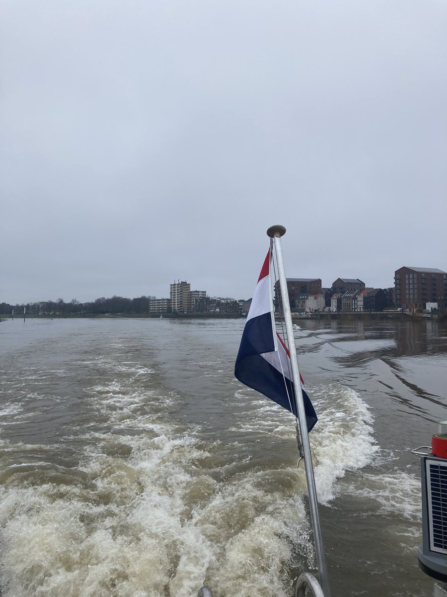 VLW_Joost's tweet photo. Goedemiddag, vandaag een dienst op de #RWS18, ook tijdens de kerstdagen 🎅zijn wij paraat #venlo #maas #rijkswaterstaat https://t.co/nsu3xiWwnM