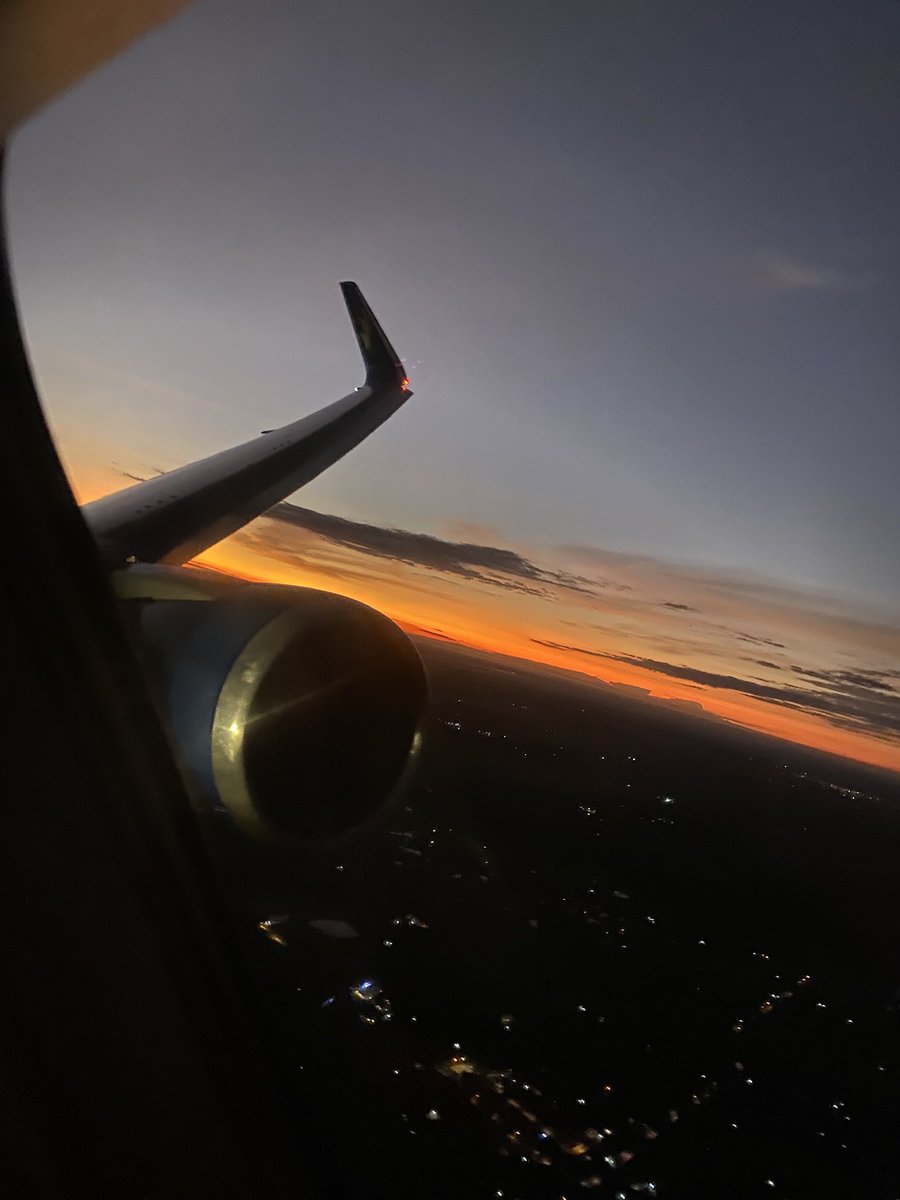 timothysykes's tweet image. Goooooooooooooood morning and #MerryChristmas and #HappyChanukah as I’m on an early morning flight to deliver some holiday gifts to some incredibly deserving people! I hope you have a a great holiday today, rest up &amp;amp; spend time with your loved ones! #SantaClausIsComingtoTown