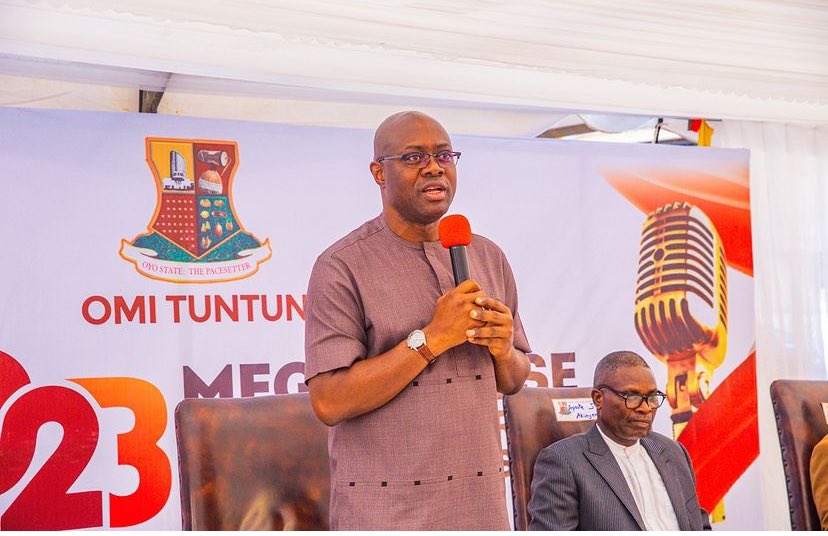 AdebisiSO's tweet photo. Happy Birthday to Engr.  Oluwaseyi Abiodun Makinde, the Executive Governor of Oyo State my Role model and my Godfather. https://t.co/SelF2kyuxF