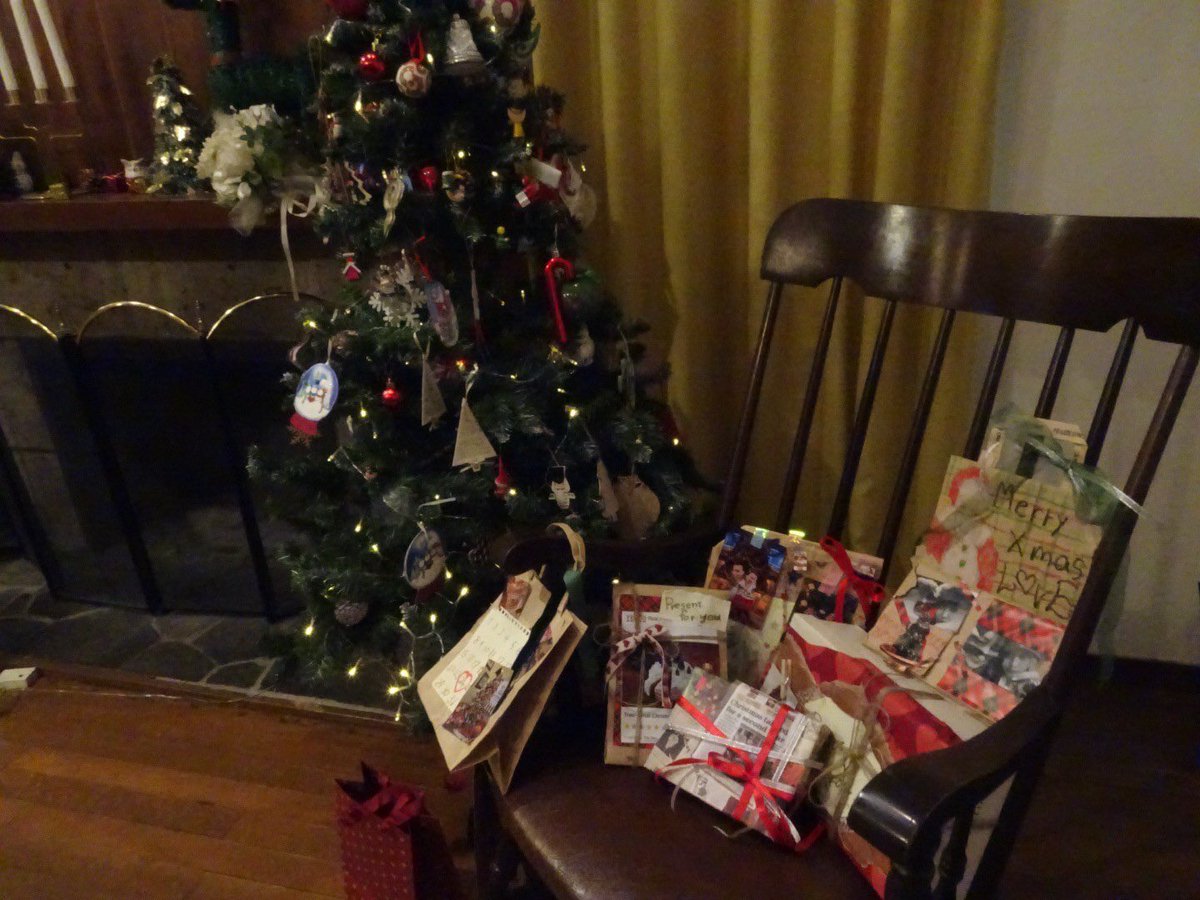 nsxqy's tweet photo. メリークリスマス🎄🎅✨
友達6人でクリスマスパーティしたよ🍸
サンタさん来ましたか〜？？
#MerryChristmas #クラフトビール #ミートブラザーズ #下北沢 #CBD https://t.co/YxYSjQ8NqJ