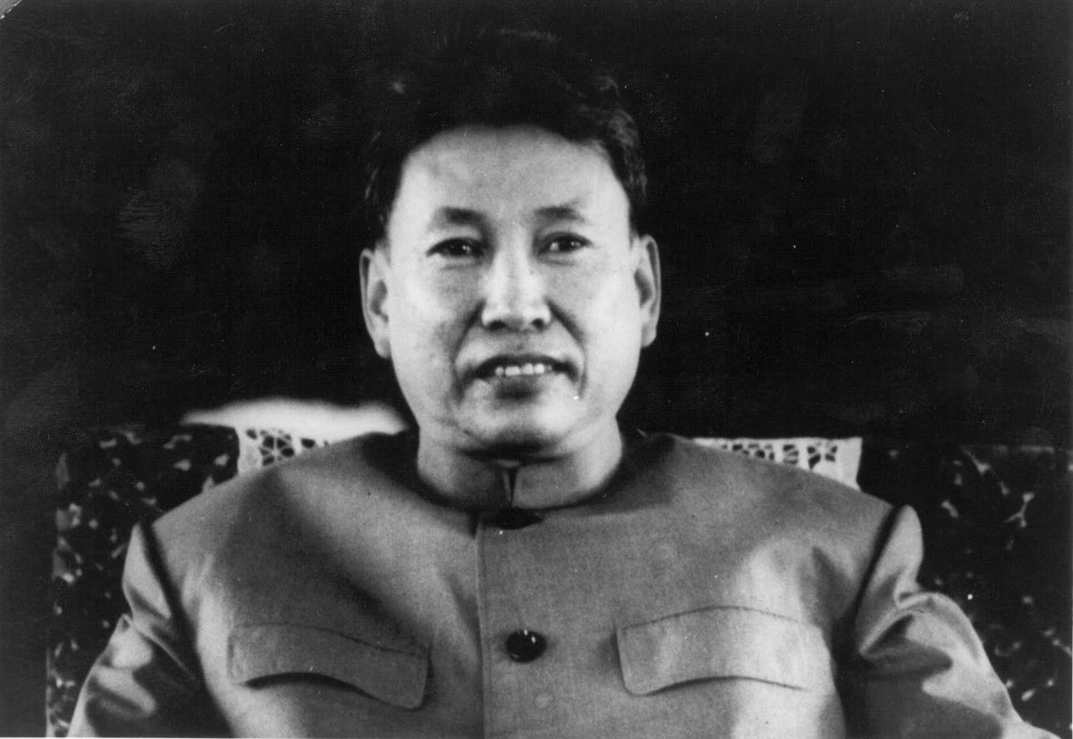 FakhryHarraz_'s tweet photo. 8. Kisah Pol Pot ni jadi peringatan: 

Kuasa tanpa batasan itu cukup bahaya.

Bila kerajaan tak ada unsur semak dan imbang:

Rakyat jadi mangsa! https://t.co/hVsyxLCaww