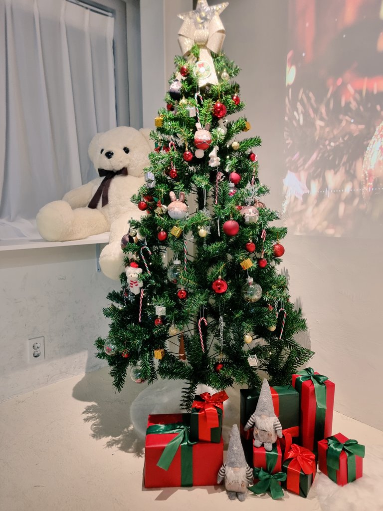 24-25일 총 이틀간 진행된 미필고 크리스마스 홈파티 카페가 끝이 났습니다.

귀한 시간 내주신 협력진 분들께 다시 한 번 더 감사드리며, 이틀간 홈파티에 참석해주신 분들에게 좋은 기억으로 남았으면 좋겠습니다.

행복한 성탄절 보내시길 바랍니다.
감사합니다❤️