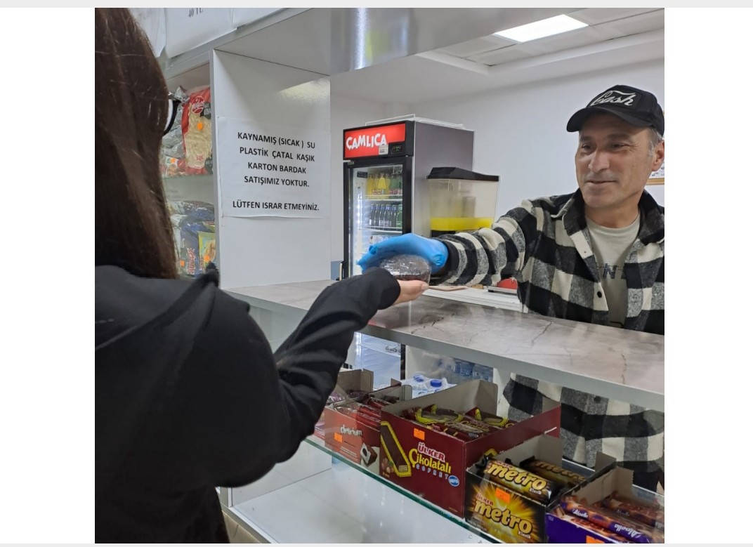 SMGunencAL's tweet photo. Okulumuz kantininde bir gün ev yapımı  anne kek/börek günü etkinliği kapsamında  yapılan kekler,öğrenciler tarafından ilgi gördü. https://t.co/Mx8PPFAhU5