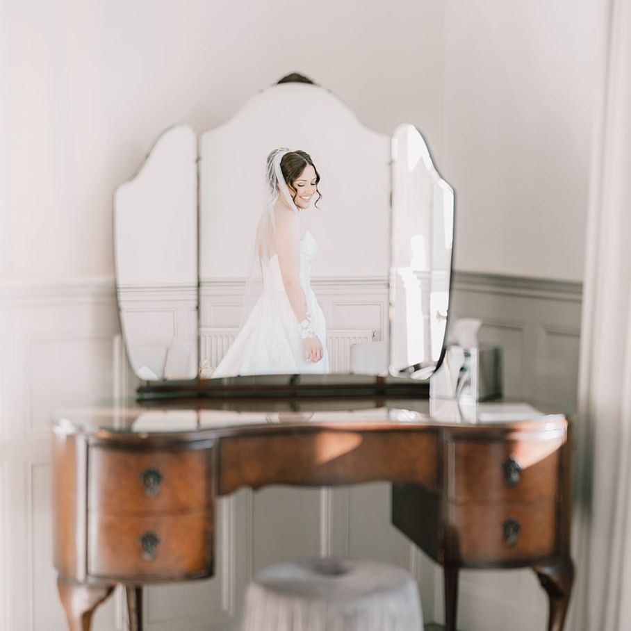One last glimpse in the mirror, before you walk the aisle ☁️

📸 @littleposyphotography
. . .