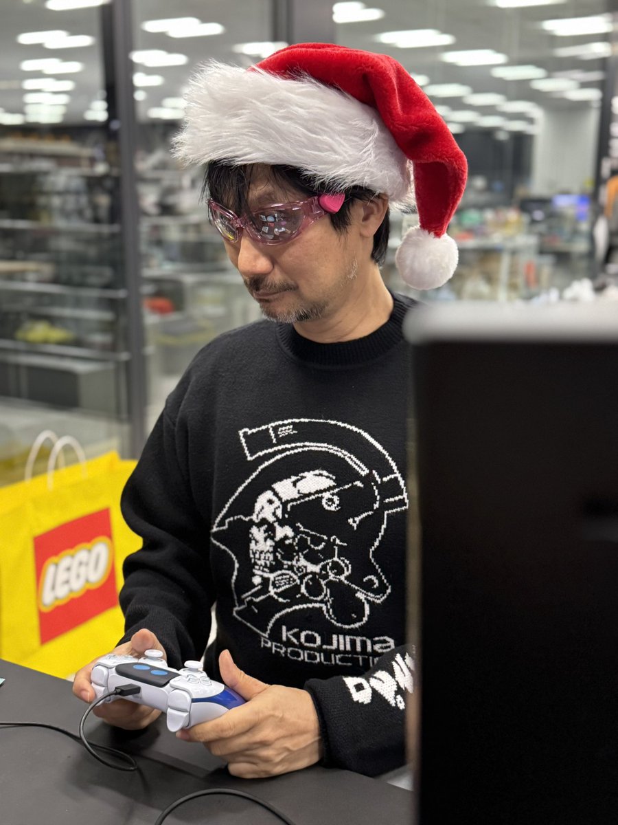 Kaizerkunkun's tweet photo. 本日の小島監督。
Hideo Kojima today. https://t.co/O9JXqwWvEr