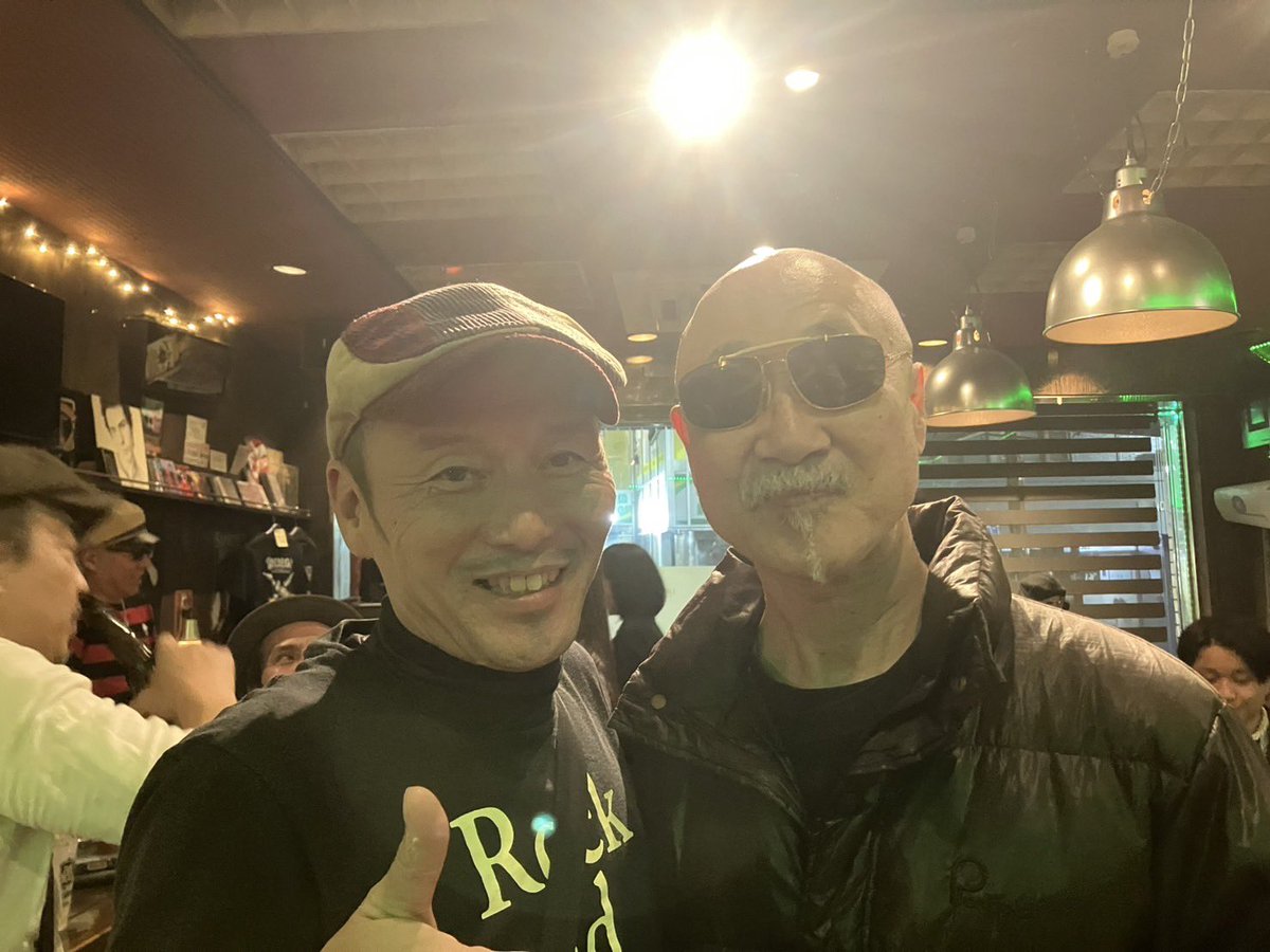 master_kimura's tweet photo. Kiethさんと。
#ARB
#KIETH
#西荻窪リンダガレージ
#木村秀穂
#ナオミアンドチャイナタウンズ
#口石和人
#井垣宏章
#田中タツジ
#俺嬉しそう https://t.co/8wMDVrbKPJ