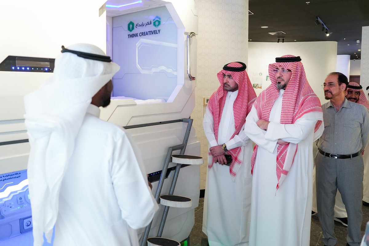 سعدت بزيارة جمعية هدية الحاج والمعتمر <a href="/hajigift/">هدية الحاج والمعتمر</a> ولقاء معالي الدكتور حاتم بن حسن المرزوقي رئيس مجلس إدارة الجمعية، والاطلاع مع معاليه على جهود وإنجازات الجمعية وخططها المستقبلية لخدمة ضيوف الرحمن، والذي يأتي متماشيًا مع مستهدفات #رؤية_السعودية_2030 لتنمية #القطاع_غير_الربحي، وأشكر