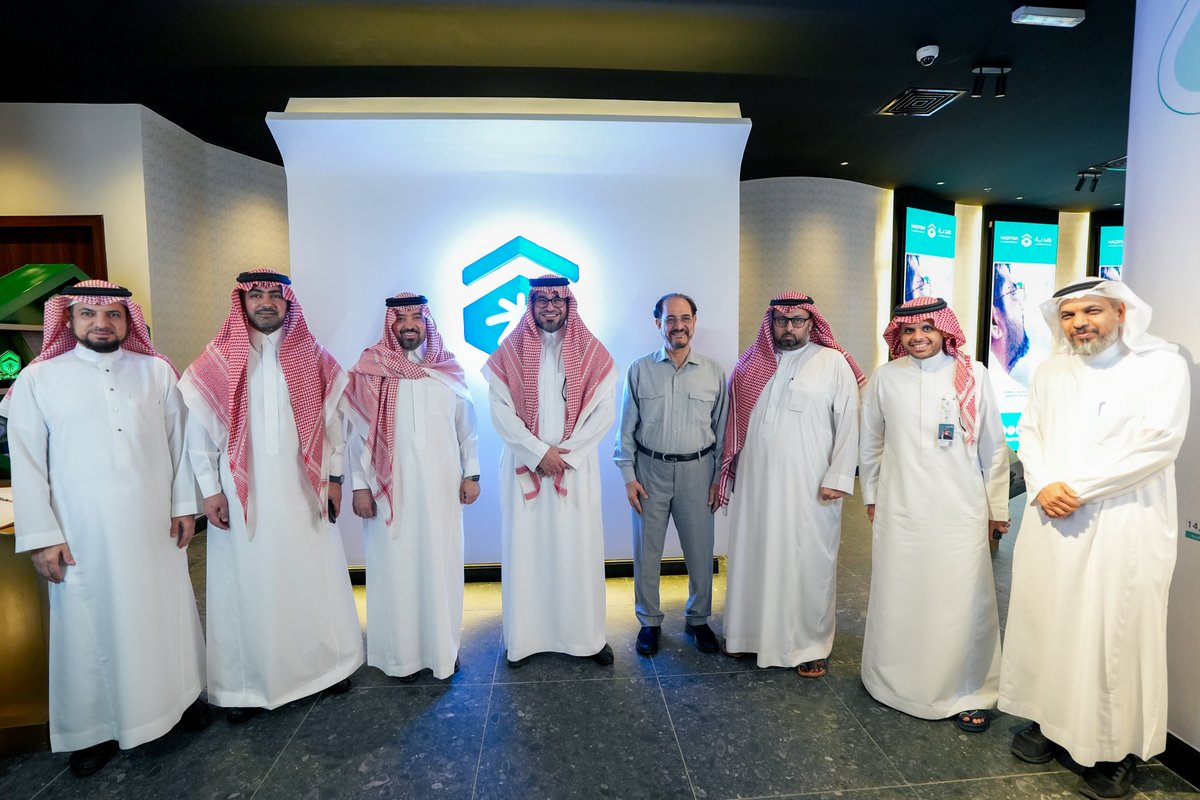 Alsuwaillem's tweet image. سعدت بزيارة جمعية هدية الحاج والمعتمر @hajigift ولقاء معالي الدكتور حاتم بن حسن المرزوقي رئيس مجلس إدارة الجمعية، والاطلاع مع معاليه على جهود وإنجازات الجمعية وخططها المستقبلية لخدمة ضيوف الرحمن، والذي يأتي متماشيًا مع مستهدفات #رؤية_السعودية_2030 لتنمية #القطاع_غير_الربحي، وأشكر