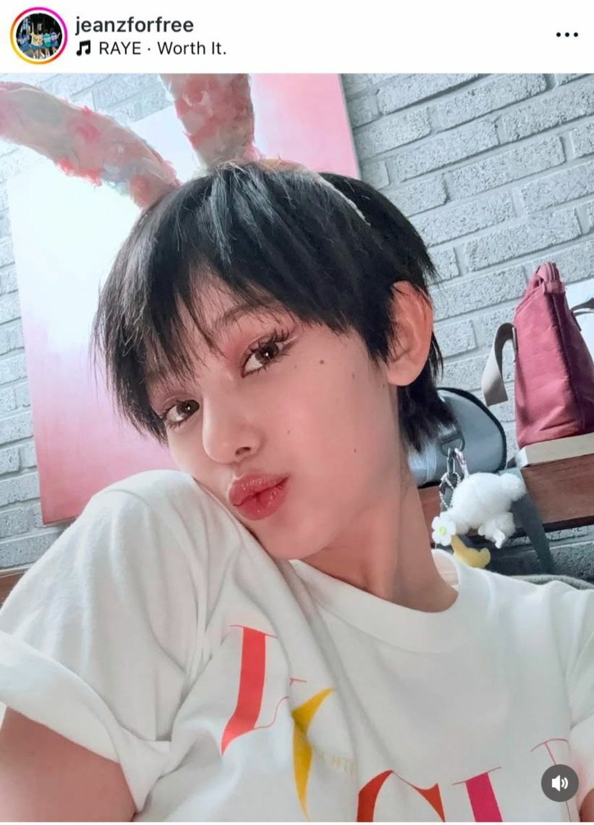 ivermectinabr's tweet photo. essa mona do stray kids gosta de chamar atenção pra si ne! um dia depois da Danielle aparecer de cabelo cortado ele vai lá e copia igual pra ganhar mais likes no instagram ! sem luz própria 😌 #HYUNJIN #NewJeans #jeanzforfree https://t.co/ZIHVdf8nEn
