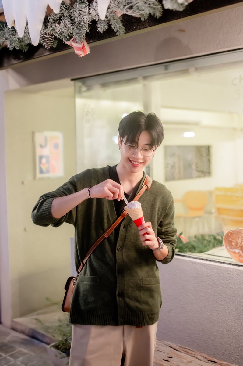 H_phuripat's tweet photo. Merry Christmas na kubbb🎅🏻🌲🌨️✨ https://t.co/Bbx6LJOfa1