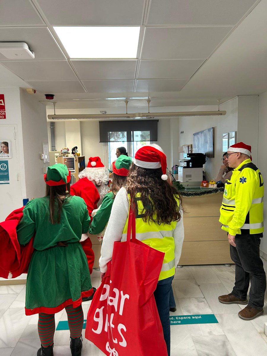 Un año más, desde DYA Málaga, hemos querido animar las navidades de los niños y niñas del municipio de Marbella que tiene que pasar estas señaladas fiestas en algún centro hospitalario de la zona.

#DYA #DYAMálaga #Voluntario