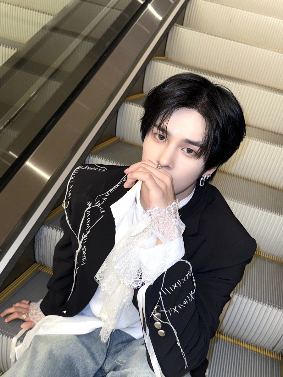 CRAVITY_twt's tweet photo. 크리스마스엔 가요대전~🎅
#세림 https://t.co/9k0YHTZzPi