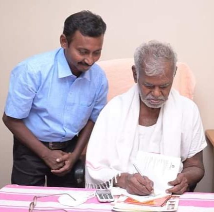 PerarivalanT's tweet photo. திச-26, பொதுவுடைமை இயக்கத்தின் முதுபெரும் தலைவர், 
அய்யா #நல்லக்கண்ணு அவர்களின் பிறந்தநாள் நூற்றாண்டு விழா... #தமிழ்ப்புலிகள்_கட்சியின் சார்பில் மனமார்ந்த வாழ்த்துக்கள்... @Ambethsiva @tamilnaveen_ @sivasamy98 @ThavamOfficial https://t.co/PxTrG3gYf6