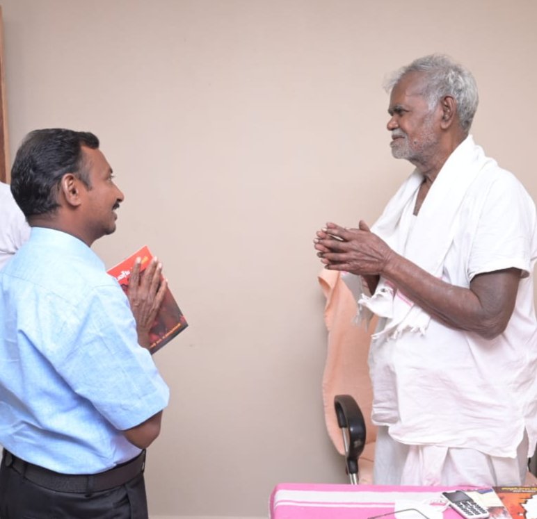 PerarivalanT's tweet photo. திச-26, பொதுவுடைமை இயக்கத்தின் முதுபெரும் தலைவர், 
அய்யா #நல்லக்கண்ணு அவர்களின் பிறந்தநாள் நூற்றாண்டு விழா... #தமிழ்ப்புலிகள்_கட்சியின் சார்பில் மனமார்ந்த வாழ்த்துக்கள்... @Ambethsiva @tamilnaveen_ @sivasamy98 @ThavamOfficial https://t.co/PxTrG3gYf6