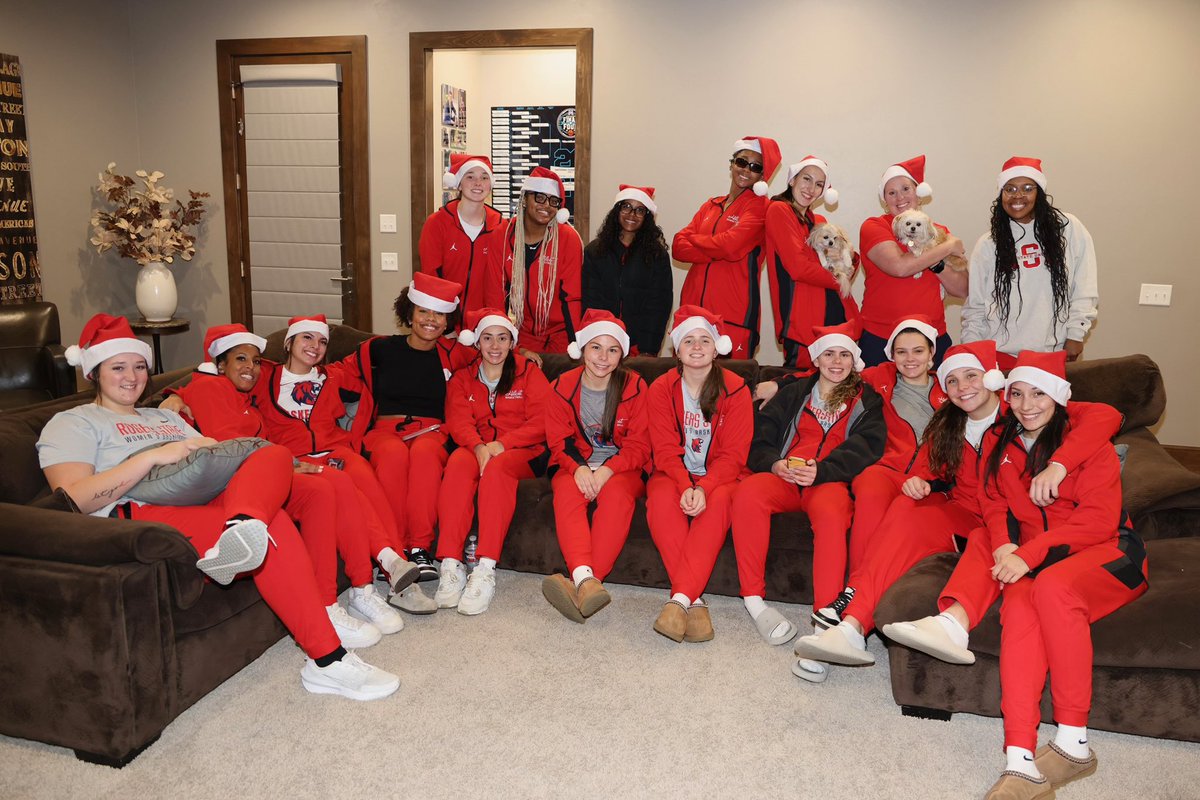 Wishing everyone a Merry Christmas and Happy Holidays from our family to yours! 🎄🤍 #JoinTheClimb ❤️💙