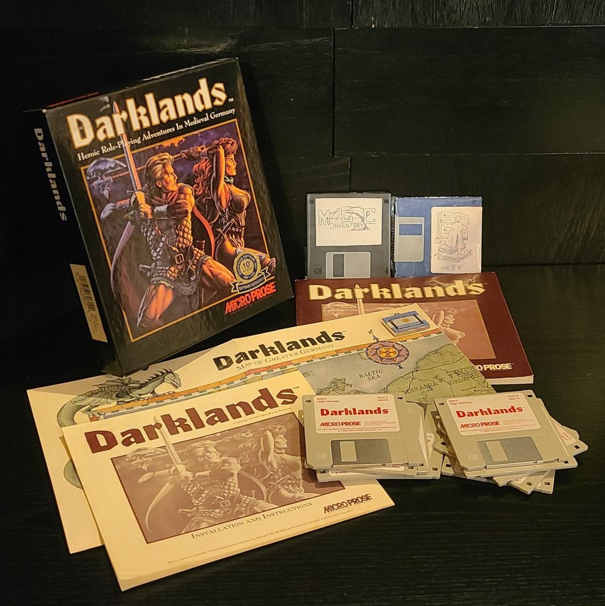 mgc_inventory's tweet image. :videogame: ID_0988
DarkLands (1992)
Developer : MPS Labs
Publisher : MicroProse Software, Inc.
Ver : US - 3.5" - PC

#microprose #darklands #mpslabs #rpg #rpggame #bigbox #retrogames #bigboxgames #bigboxgamecollector #videogames #videogamecollector #videogamecollecting